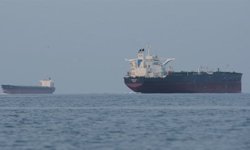 ABD ordusu, İran bayraklı petrol tankerine ateş açtı