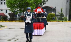 Kalp krizinden ölen ilçe jandarma komutanı, askeri törenle uğurlandı