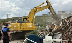 Sincan’da kaçak yapılara geçit yok: Ruhsatsız ahırlar yıkılıyor