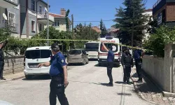 Polis, parkta elleri kanlı buldu; anne ve babasını öldürmüş!