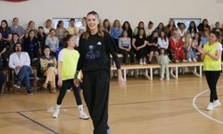 Milli voleybolcu Meryem Boz, kadın hükümlülerle bir araya geldi