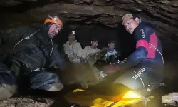 Laos'ta 10 gündür mağarada mahsur kalan 5 kişi kurtarıldı