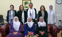 Özgür Özel, 'Barış Anneleri'ni kabul etti