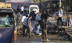 Pakistan'da intihar saldırısı: 12 polis hayatını kaybetti