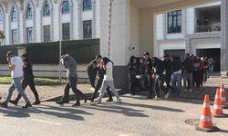 Sahte araç kiralama sitesi üzerinden 102 milyon liralık vurgun: 78 şüpheli adliyede