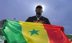 Amedsporlu Diagne balkonuna Senegal bayrağı astı, polis evine gitti!