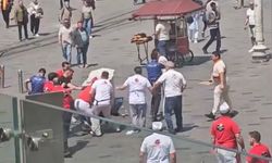 Taksim’de kazmayla esnafa saldırdılar; tekme tokat dayak yediler