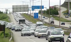 Tatilcilerin dönüşü başladı: Otoyollarda uzun araç kuyrukları oluştu
