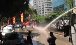 Özgür Özel'in İzmir'de miting yapacağı meydanda CHP'lilere polis müdahalesi!
