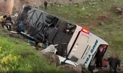 Malatya’da yolcu otobüsü devrildi: Çok sayıda yaralı var