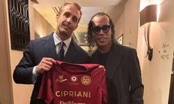 46 yaşındaki Ronaldinho futbola geri dönüyor