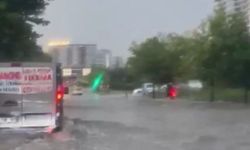 Ankara’da sağanak etkili oldu, ulaşım aksadı