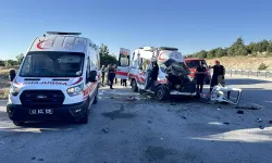Hasta nakli yapan ambulans, TIR'la çarpıştı: 1 ölü, 4 yaralı