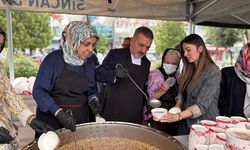 Sincan Belediyesi'nden Aşure Günü'nde vatandaşlara aşure ikramı