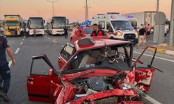 Balıkesir'de kavşakta iki otomobil çarpıştı: 2 ölü, 3 yaralı