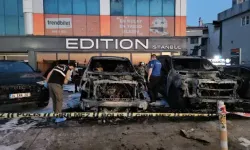 Oto galeride şüpheli yangın: 50 milyon değerindeki araçlar alev alev yandı!