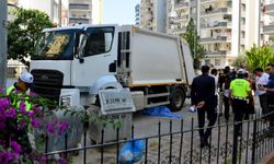 Çöp kamyonunun altında kalan yaya öldü