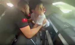 Kaybolduğu sanılan 5 yaşındaki çocuk, otomobilin bagajında kilitli kalmış!
