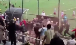 Çocukların maçında, veliler tekme tokat birbirine girdi!