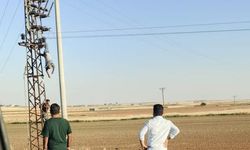 Elektrik akımına kapılan işçi direkte asılı kaldı