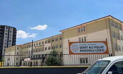 Gaziantep'te arkadaşı tarafından karne gününde bıçaklanan lise öğrencisi yoğun bakımda