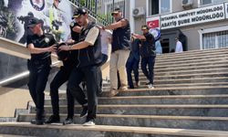 Havalimanına giden VIP minibüsü durdurup, yolcularını gasbettiler!