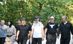 AK Parti'nin Sapanca kampına katılan bakanlar ormanda sabah yürüyüşü yaptı