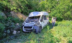 Tarım işçilerini taşıyan minibüs şarampole yuvarlandı: 2'si ağır, 8 yaralı