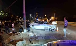 Makas atan otomobille birlikte iki araç dereye uçtu
