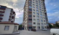 Niğde'de 10'uncu katından düşen genç, hayatını kaybetti.