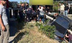 Otomobil su kanalına devrildi; anne ile kızı öldü