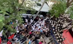 Açlık grevindeki öğretmenlere polis müdahalesi: 5 kişi gözaltına alındı!