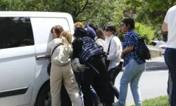 Açlık grevindeki öğretmenler ters kelepçeyle gözaltına alındı