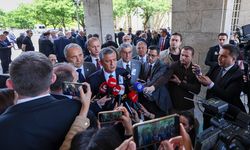 Özgür Özel duyurdu: Kurultay için ilk imzalar atıldı
