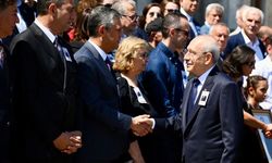 Mutlak butlan kararı sonrası ilk karşılaşma: Özgür Özel ve Kılıçdaroğlu tokalaştı