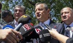 Özgür Özel duyurdu: Kurultay için ilk imzalar atıldı