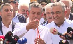Özgür Özel Diyarbakır'da: İmamoğlu'na ‘seçim kazandıran’ uğurlu tespih hediye edildi