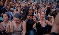 Dünyanın en büyük müzik festivali için 2 milyon kişi Paris'e gidiyor!
