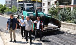 Pursaklar’da asfalt serim ve yol yenileme çalışmaları hız kesmeden sürüyor