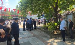 Sivil polisler, bıçaklı kavgaya havaya ateş açarak müdahale etti