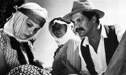 Türk sinemasının efsane filmi 'Susuz Yaz' dizi olarak geri dönüyor!