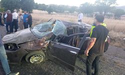 Takla atan otomobildeki anne ve oğlu öldü, 4 kişi yaralandı