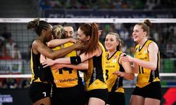 VakıfBank'ta devam edecek isimler belli oldu: 16 yaşındaki Aylin, A takıma alındı