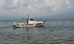 Serinlemek için İznik Gölü’ne giren iki arkadaş kayboldu!