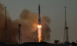 Soyuz uzay aracı ISS'e iki Rus kozmonotu taşıyor