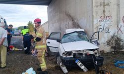 Bursa'da otomobil köprü altındaki beton duvara çarptı: 3 ölü