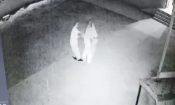 Camide uygunsuz yakalanan çift, imamı dövdü
