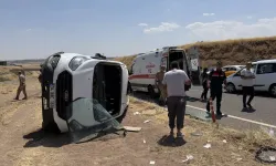 Diyarbakır’da öğrenci servisi ile otomobil çarpıştı: 19 yaralı