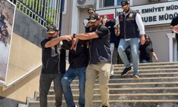 Durdurulan motosiklette uzun namlulu silah ve bomba ele geçirildi: 3 kişi tutuklandı