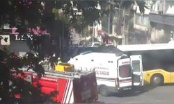 İETT otobüsü ambulansa çarptı; 3 yolcu yaralandı